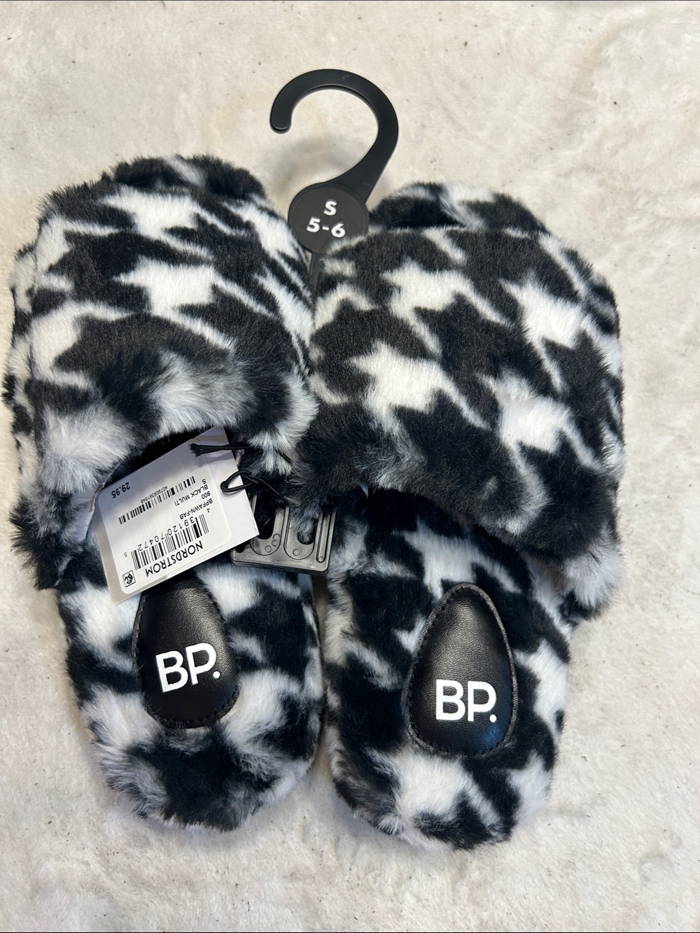bp womens Black and White Star Pattern Faux Fur Slide Slippers